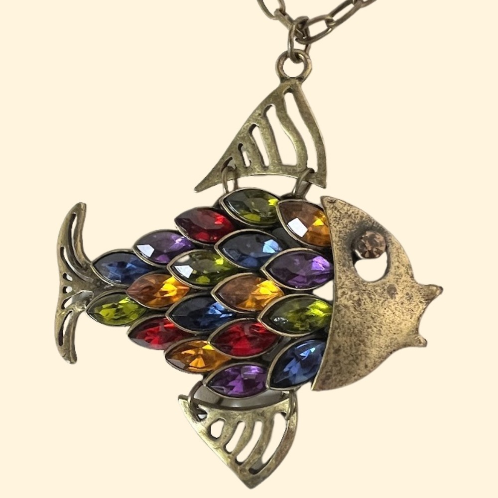 Vintage Bejeweled Articulated Fish Pendant Brass Necklace Unique - Picture 4 of 7